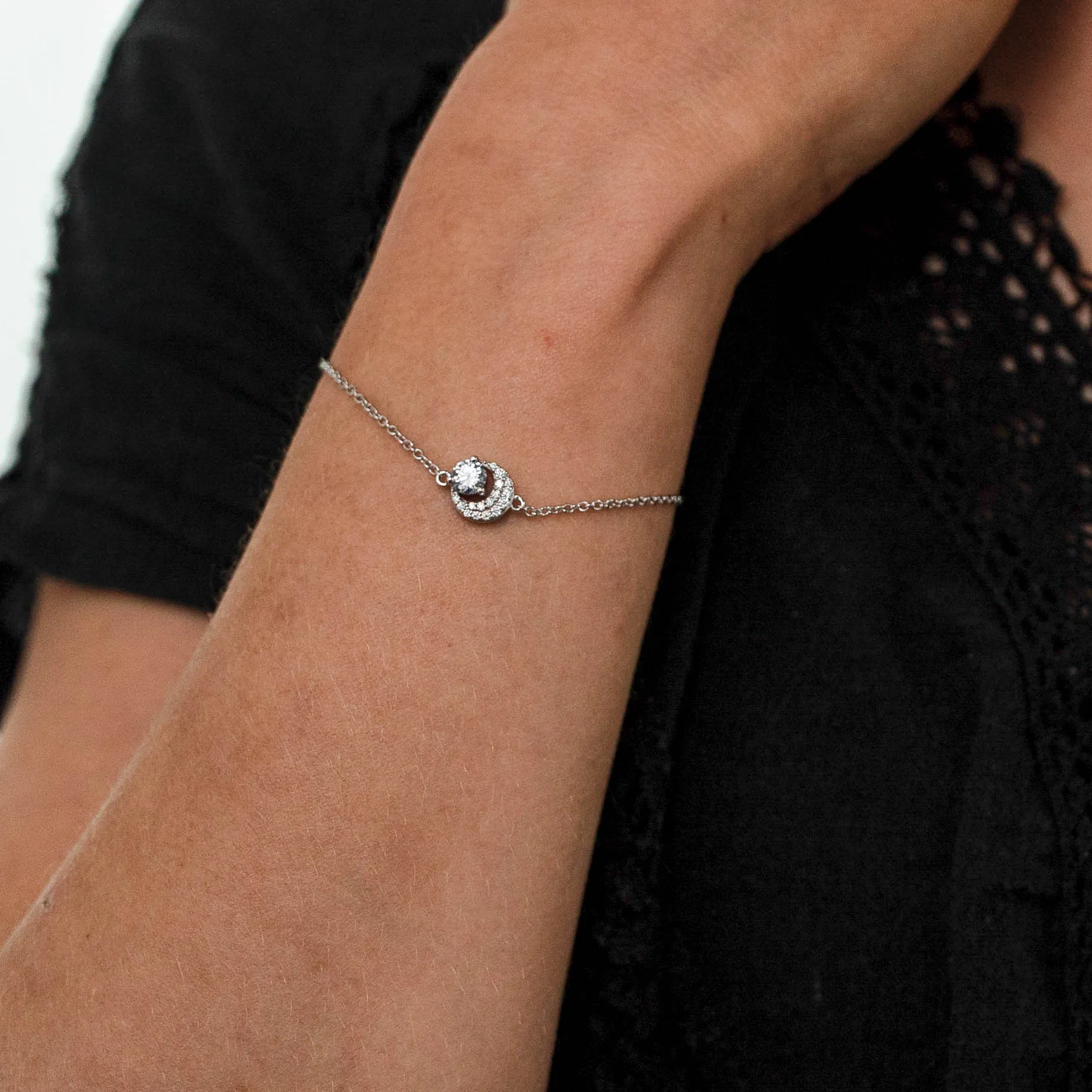 0.66 d.e.w cts Luna Moissanite Bracelet
