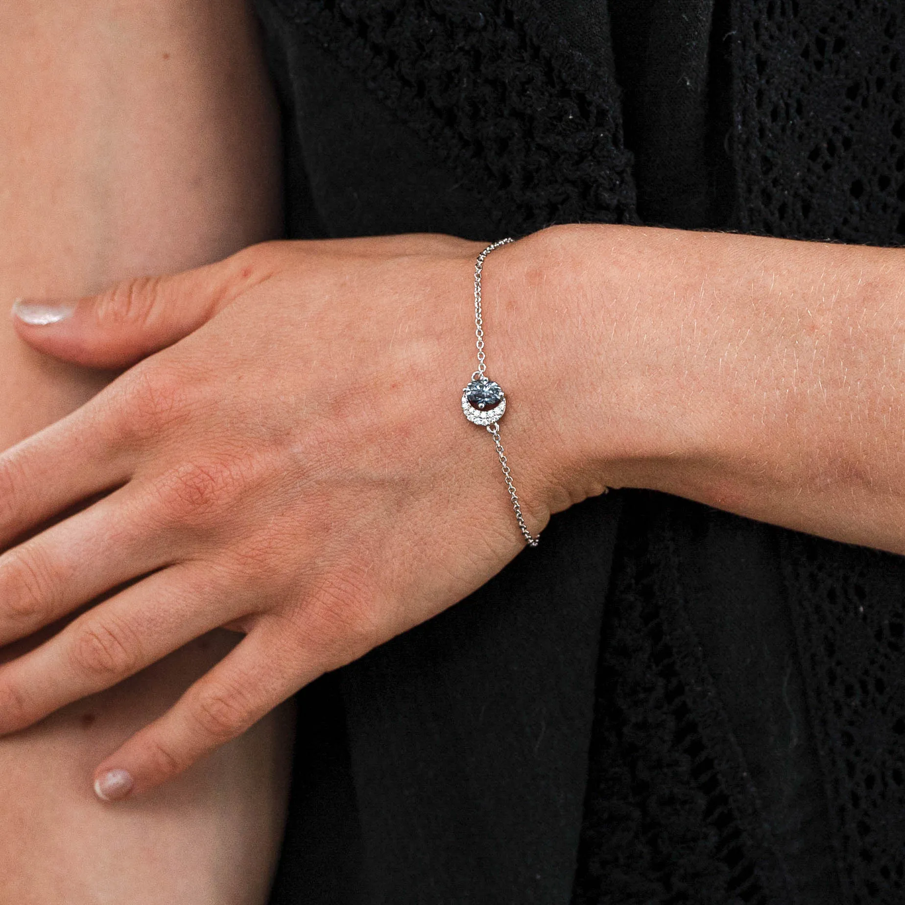 1.01 d.e.w cts Luna Moissanite Bracelet