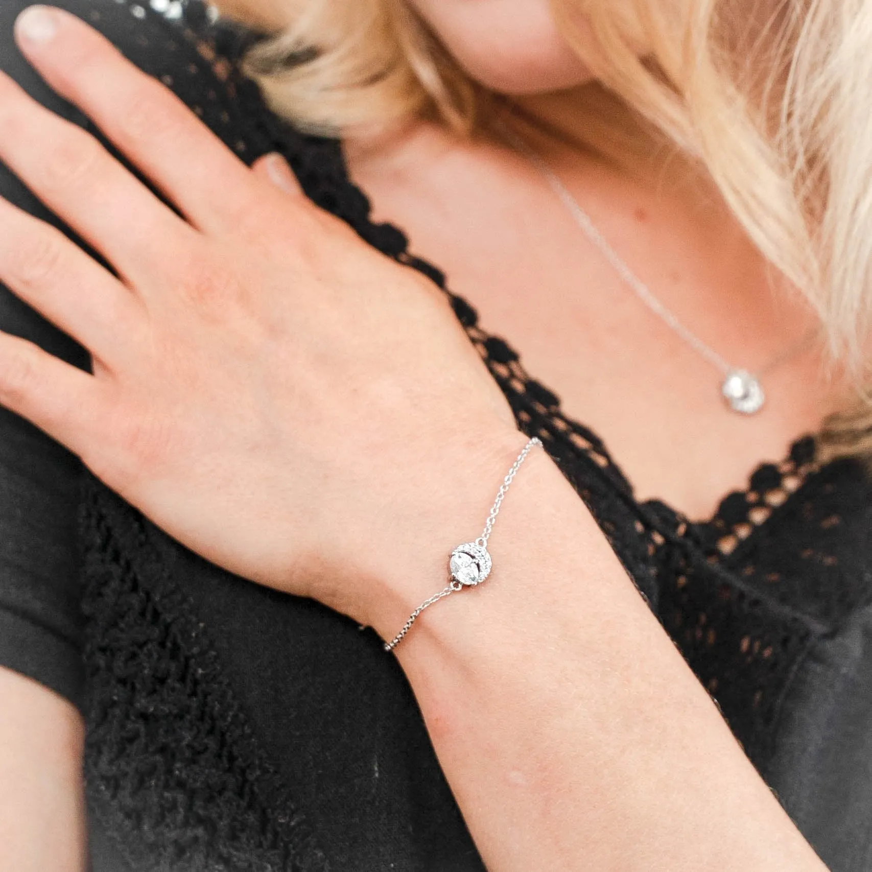 1.01 d.e.w cts Luna Moissanite Bracelet