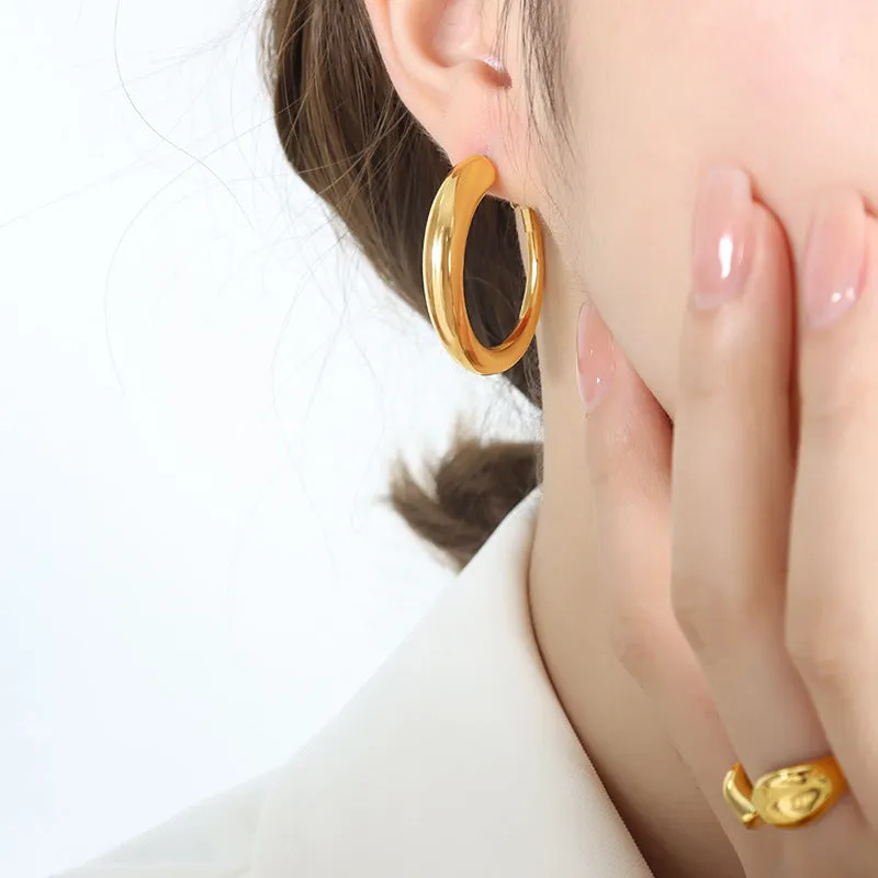 18K Gold Simple Atmospheric Hollow Round Design Versatile Earrings