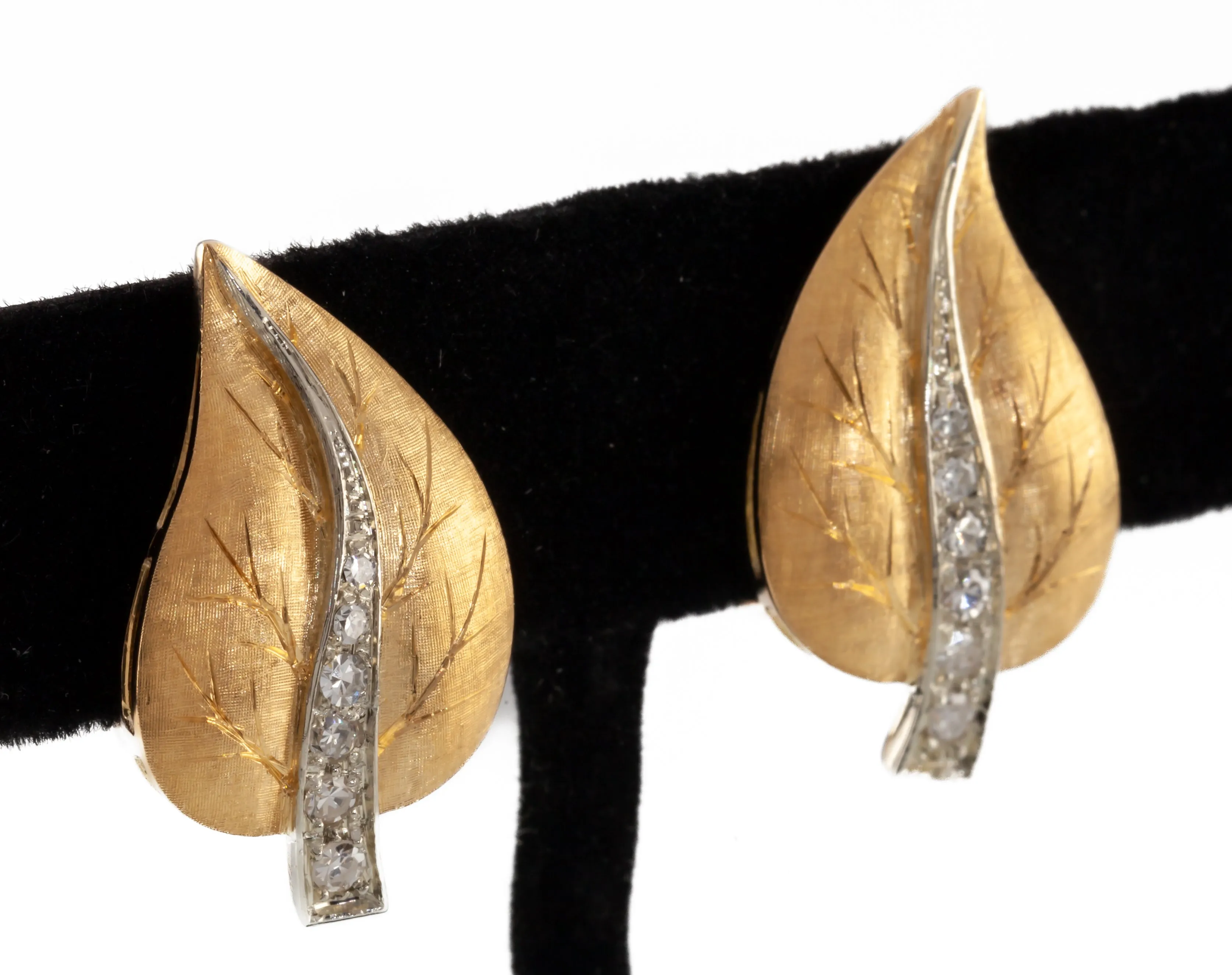 18k Yellow Gold Diamond Leaf Earrings Gorgeous Vintage Look! TDW = 0.25 Ct