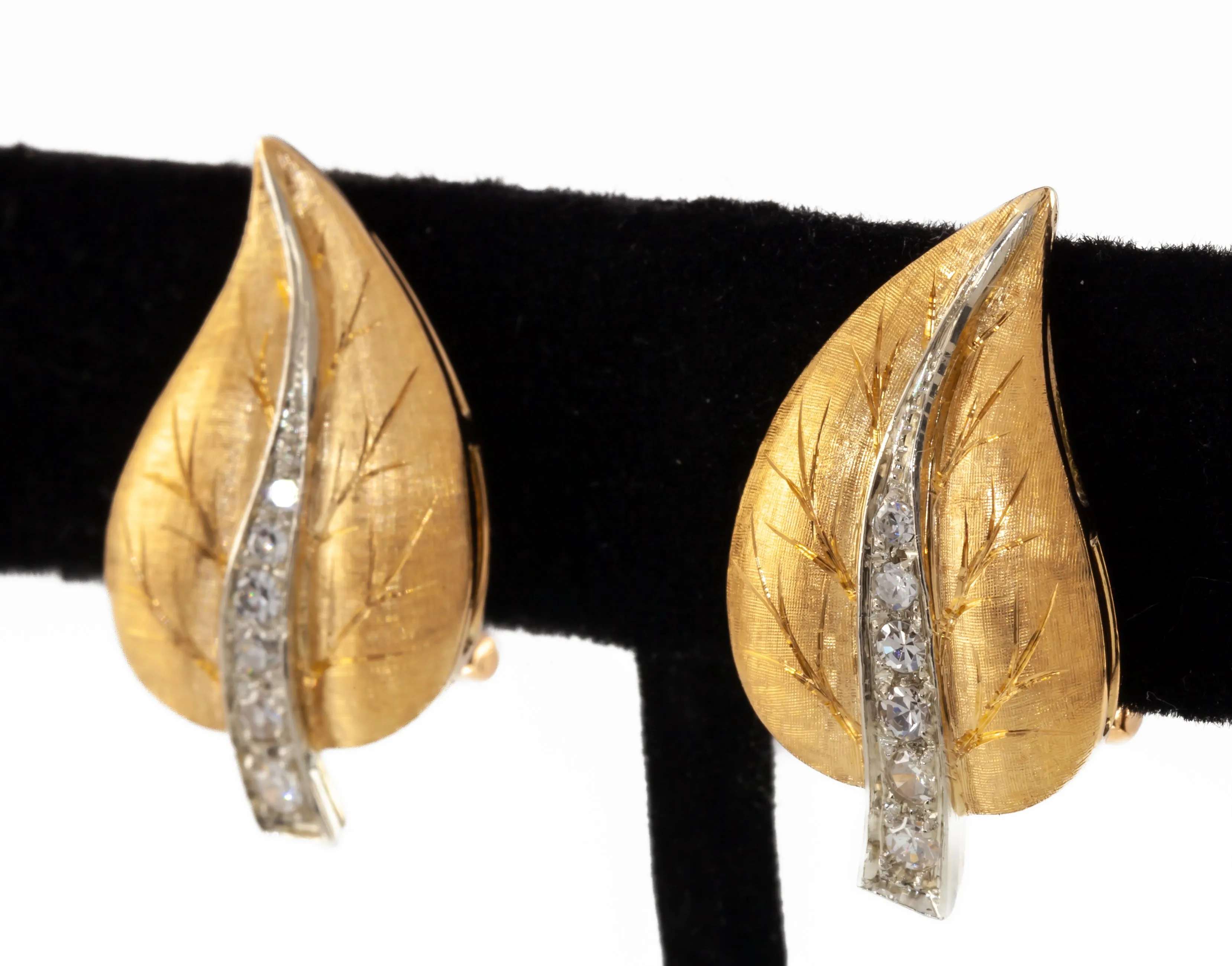 18k Yellow Gold Diamond Leaf Earrings Gorgeous Vintage Look! TDW = 0.25 Ct