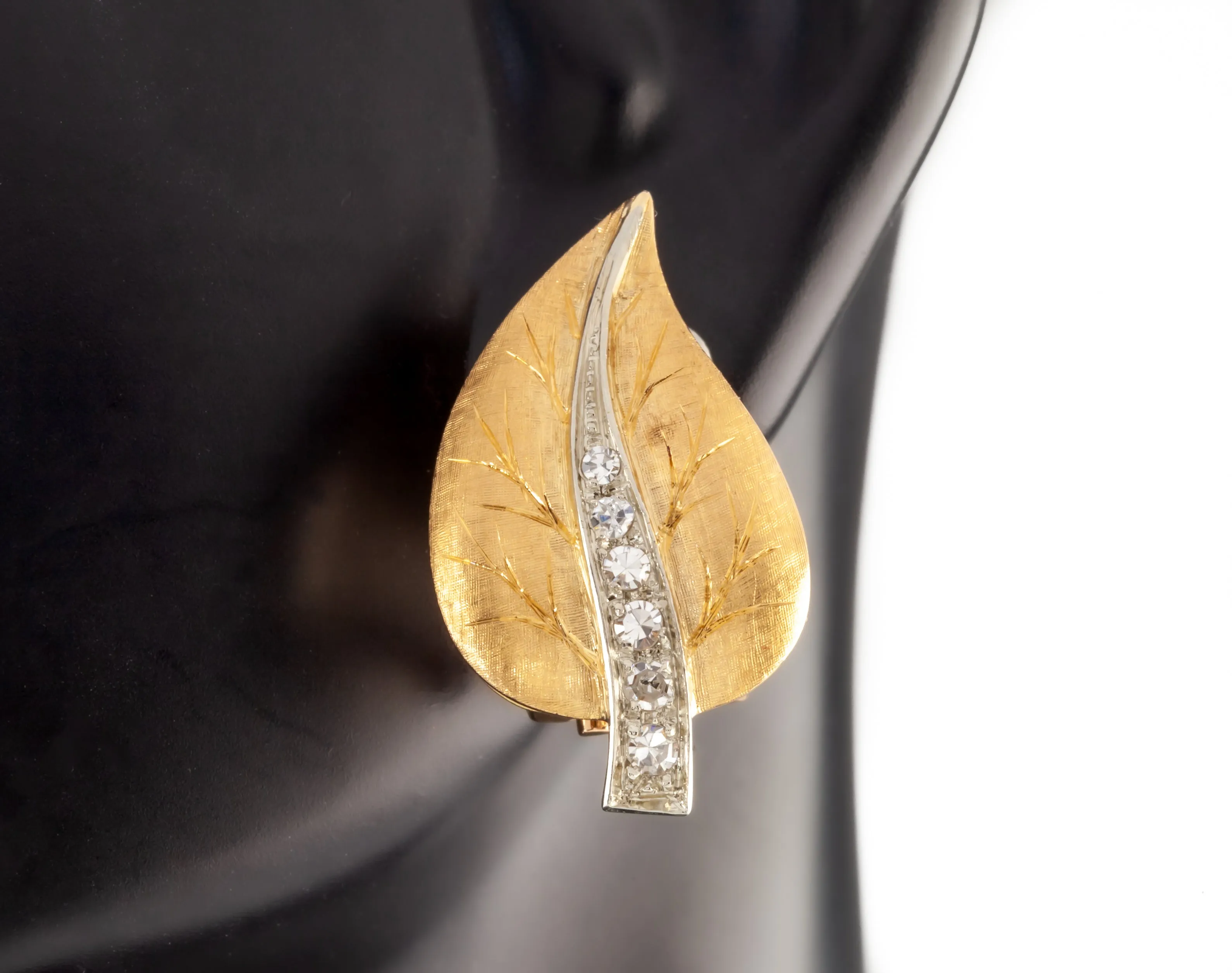 18k Yellow Gold Diamond Leaf Earrings Gorgeous Vintage Look! TDW = 0.25 Ct