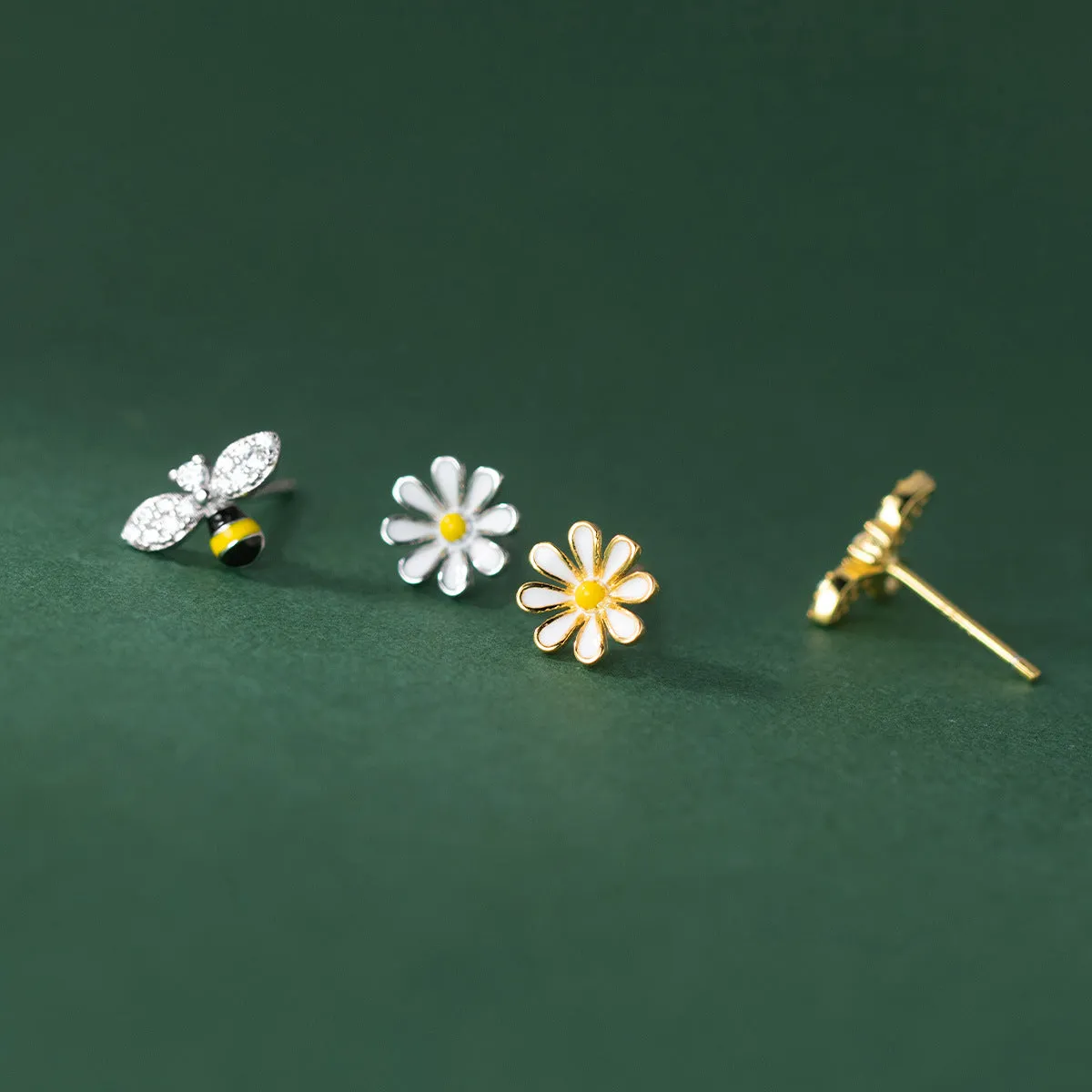 Asymmetry Bee and Daisy flower cute stud earrings - SS075