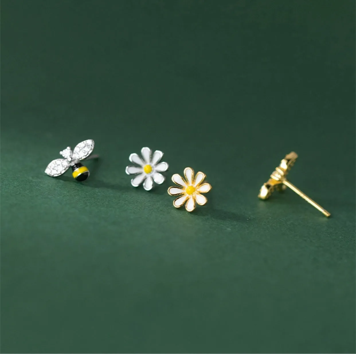 Asymmetry Bee and Daisy flower cute stud earrings - SS075