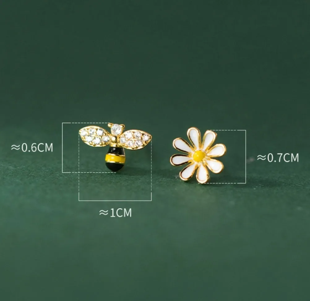 Asymmetry Bee and Daisy flower cute stud earrings - SS075