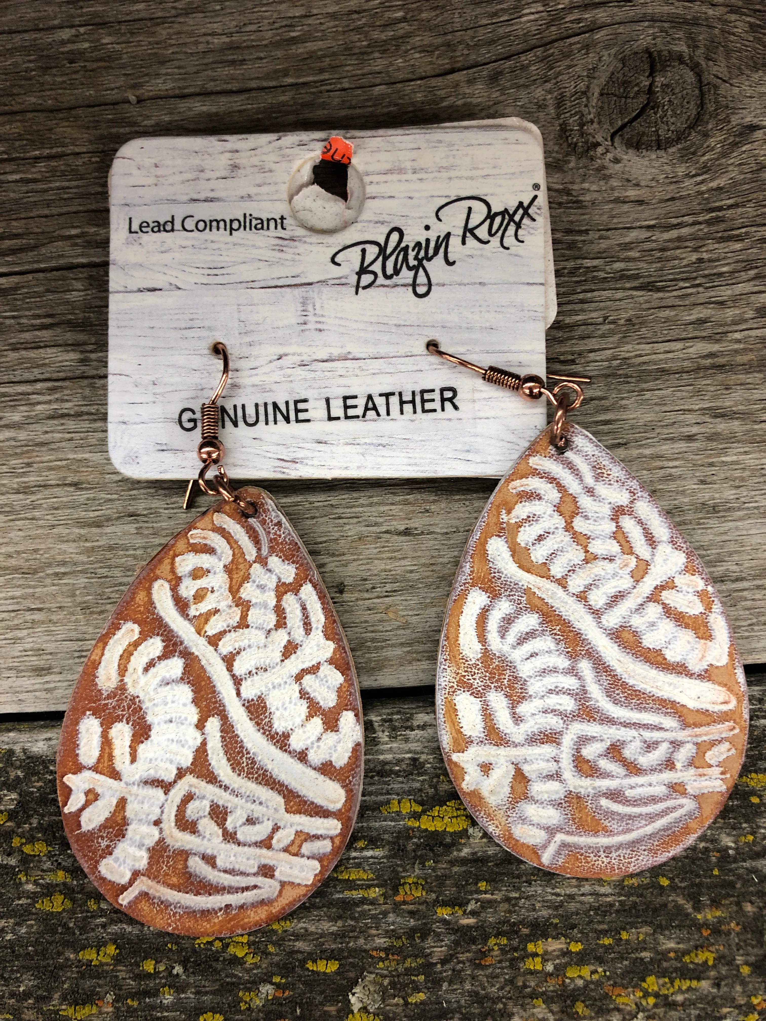 BG30372 Earrings Leather TrDrp Stamp FlrlWht