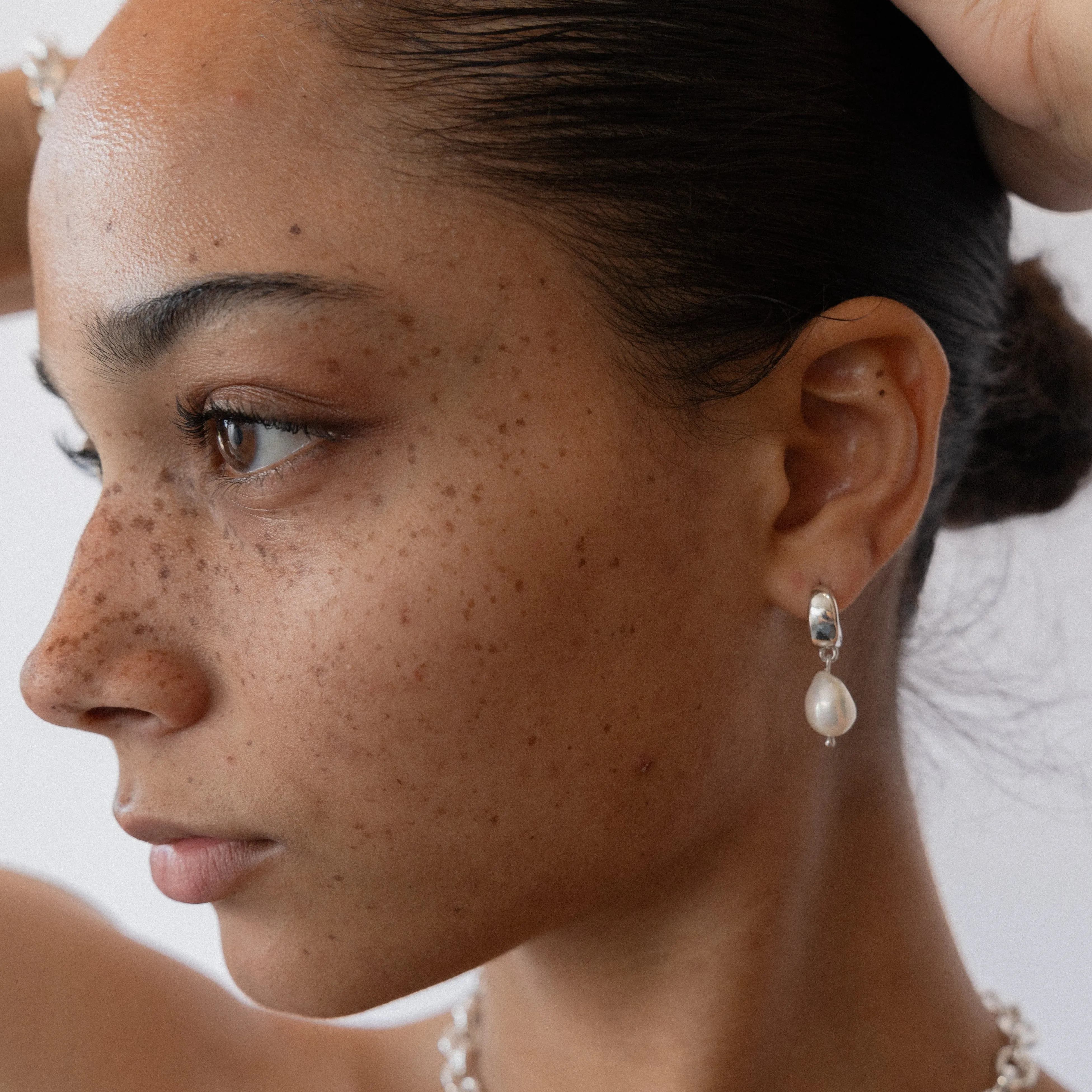 Cocoon Hoops | Silver   Pearl