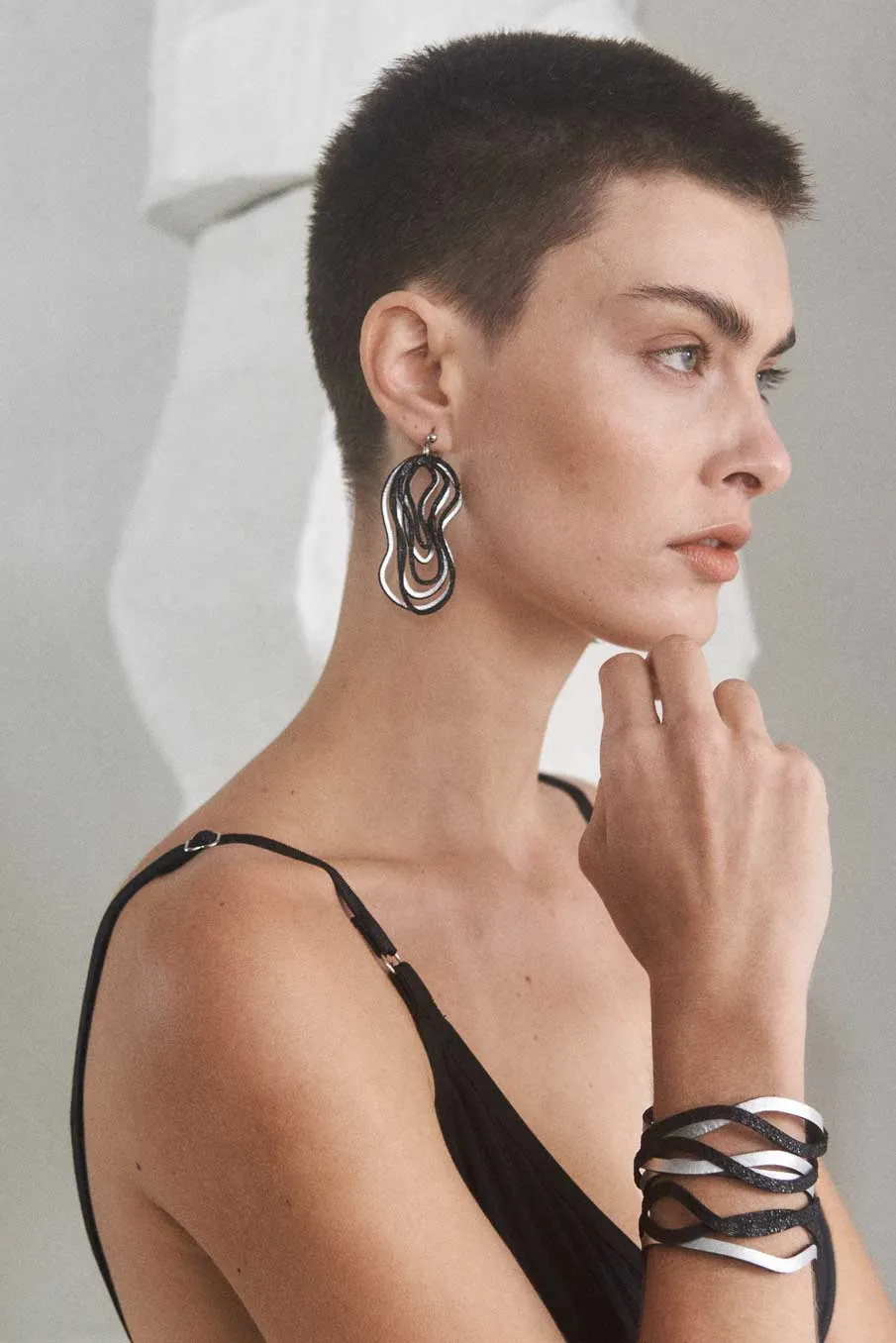 Curves Duo Earrings Small - Silver/Black *