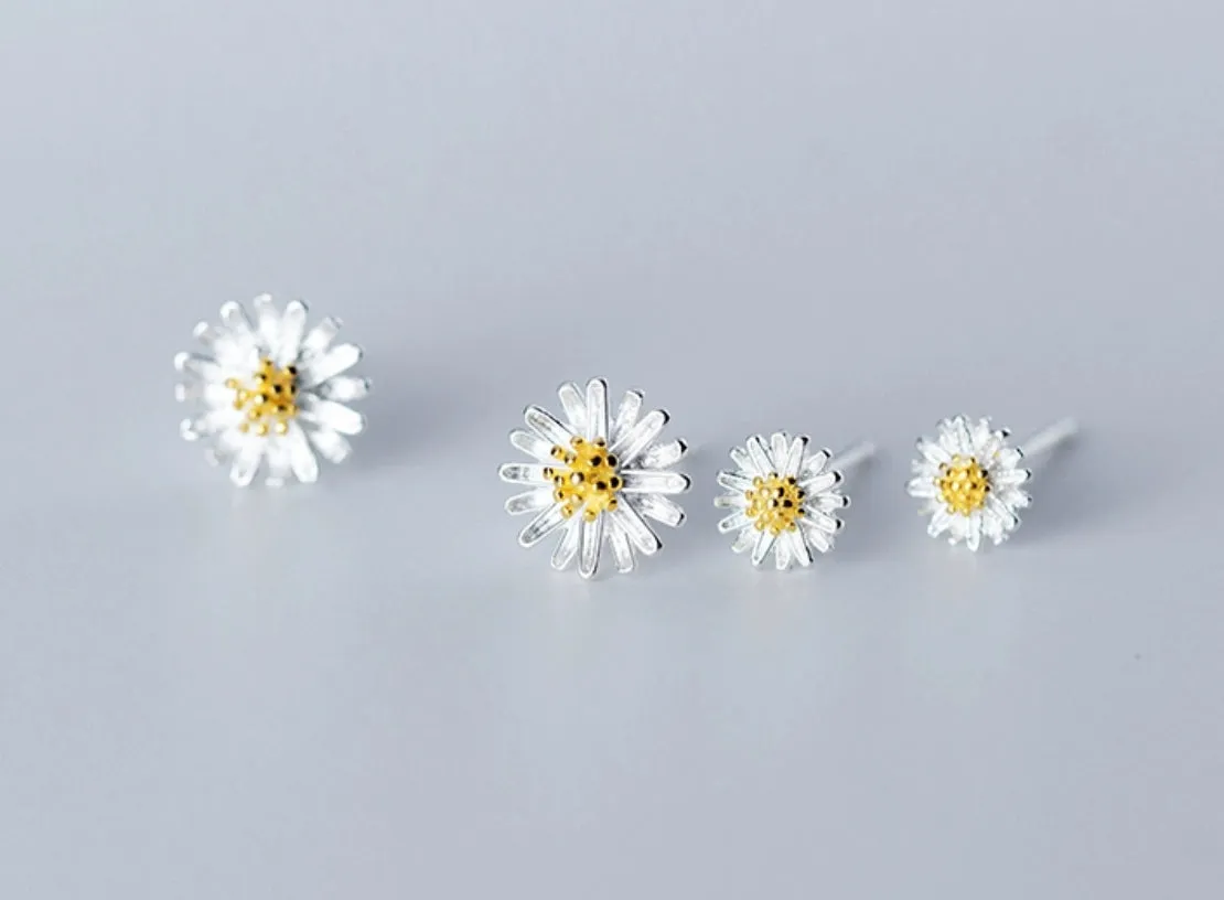 Daisy Flower Stud Earrings - SS076