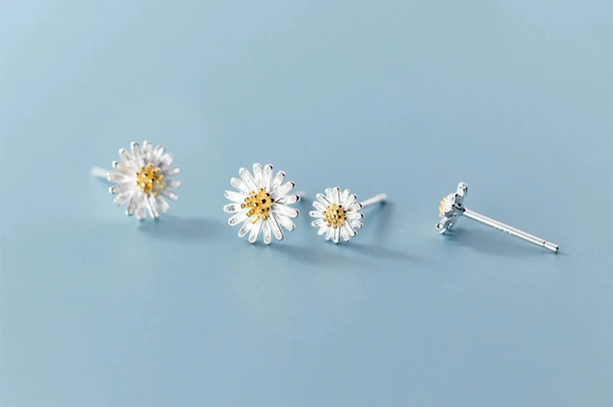 Daisy Flower Stud Earrings - SS076