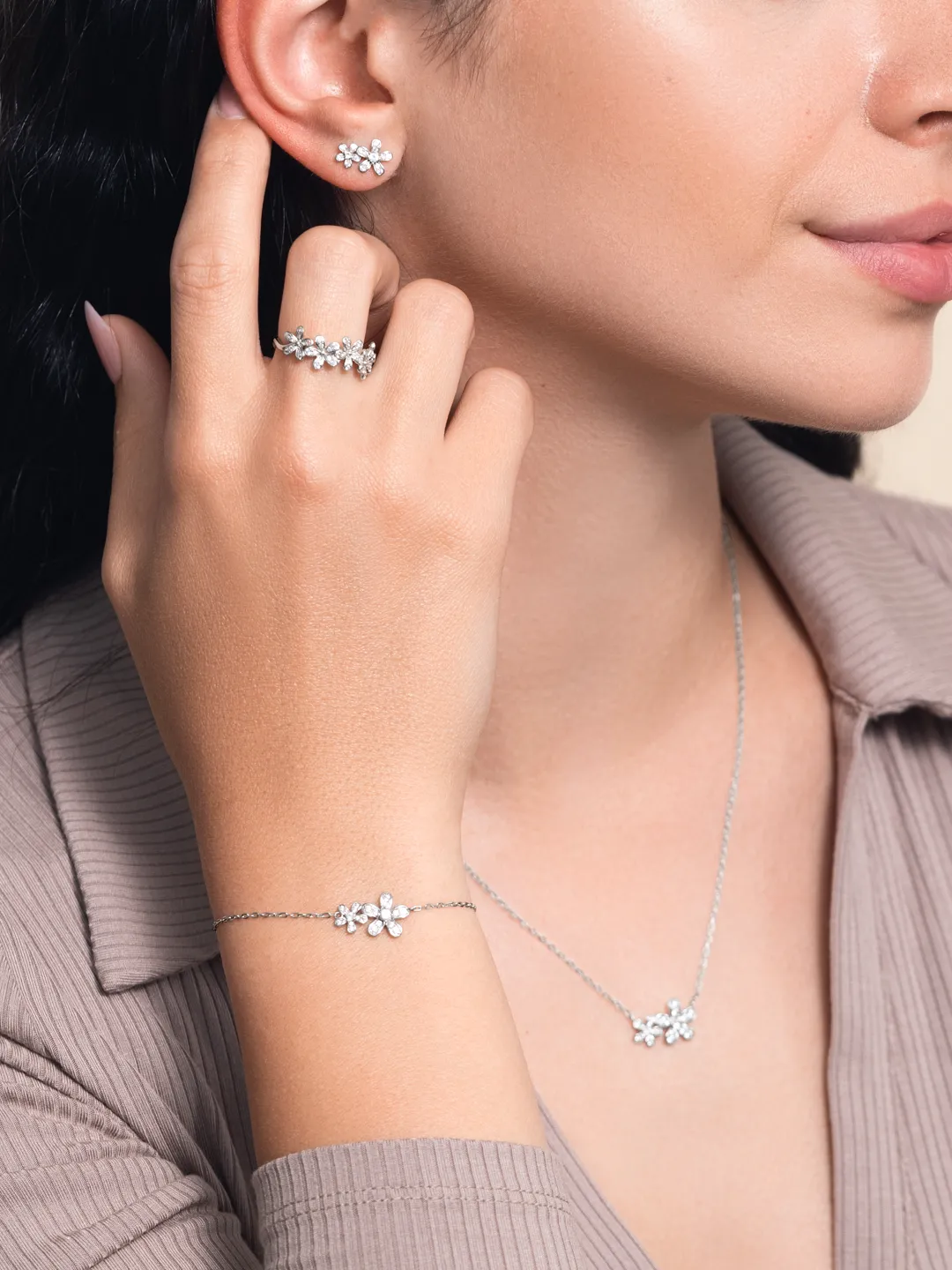 Dancing Daisies Flower Stud Earrings