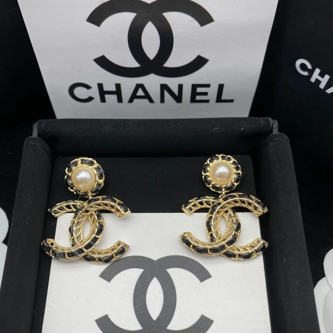 Double C earrings in gorgeous leather