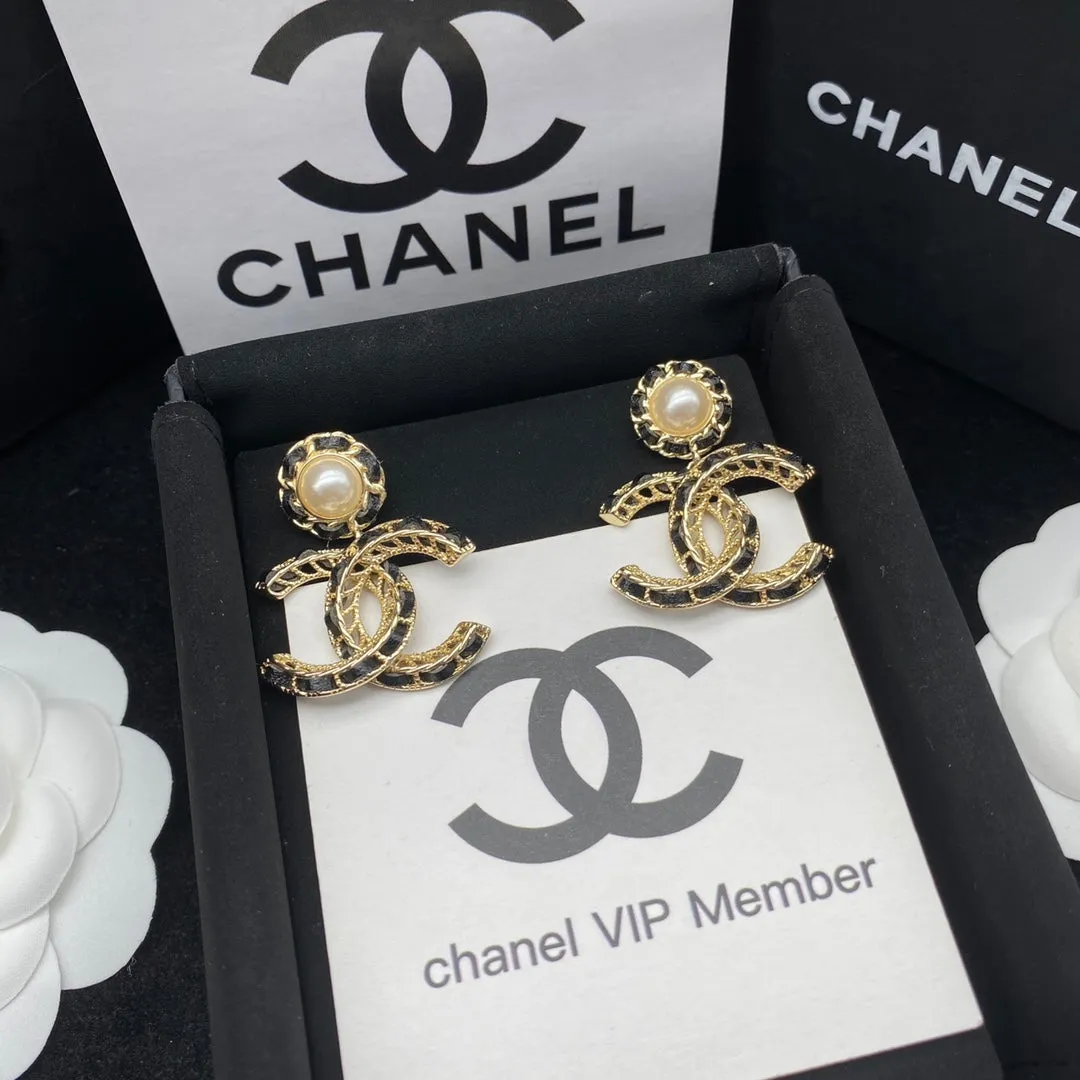 Double C earrings in gorgeous leather