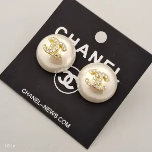 Double C round pearl earrings