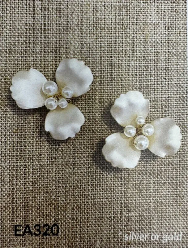 EA320 Silver Pearl Round Earrings