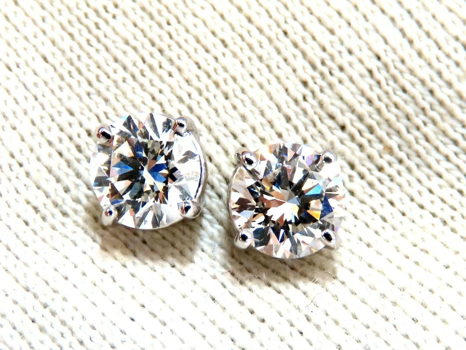 GIA Certified 2.00ct Natural Round Diamond Stud Earrings 14 Karat Ideal Ex