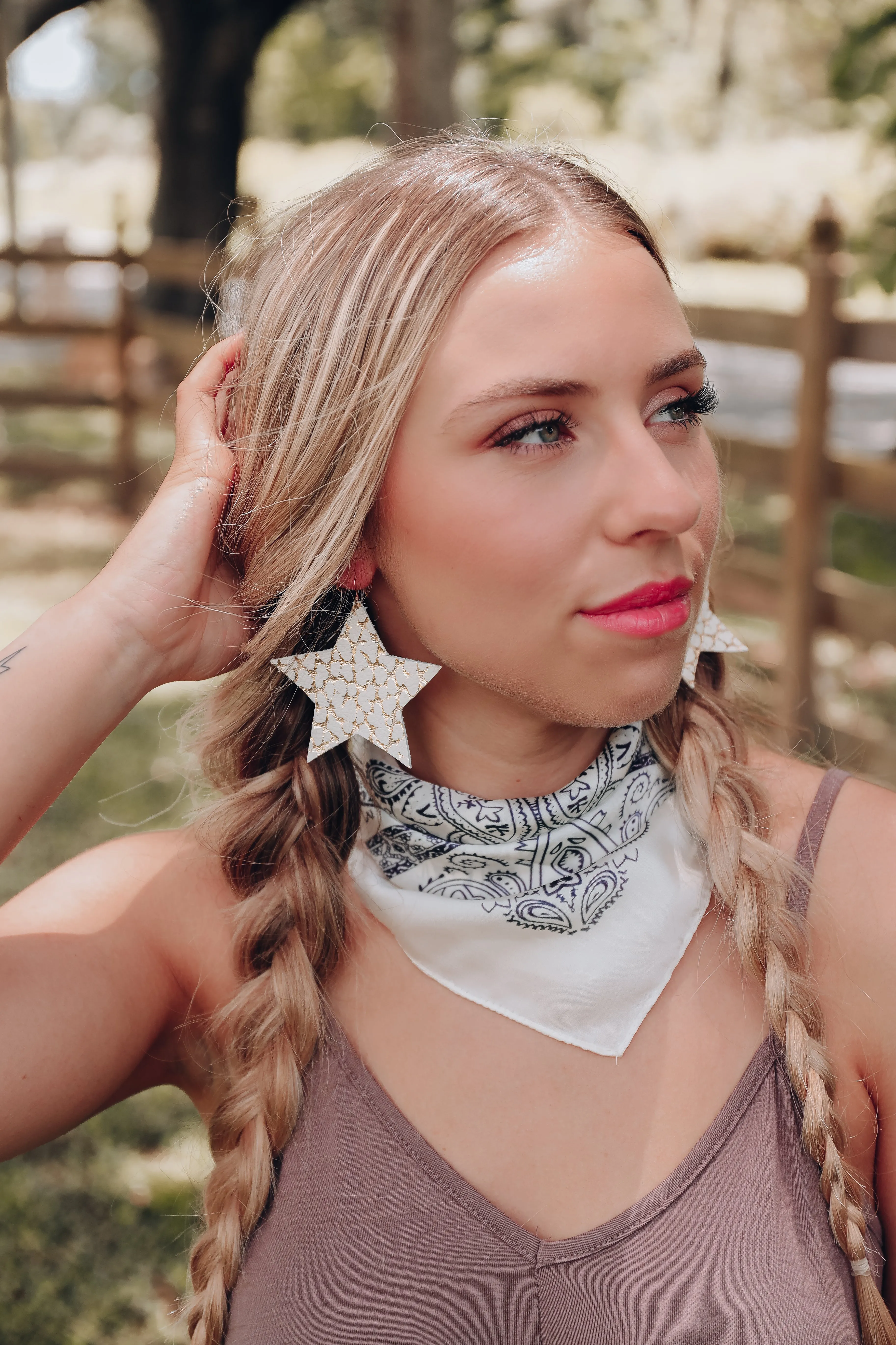 It's Own Light Leather Earrings - White/Gold