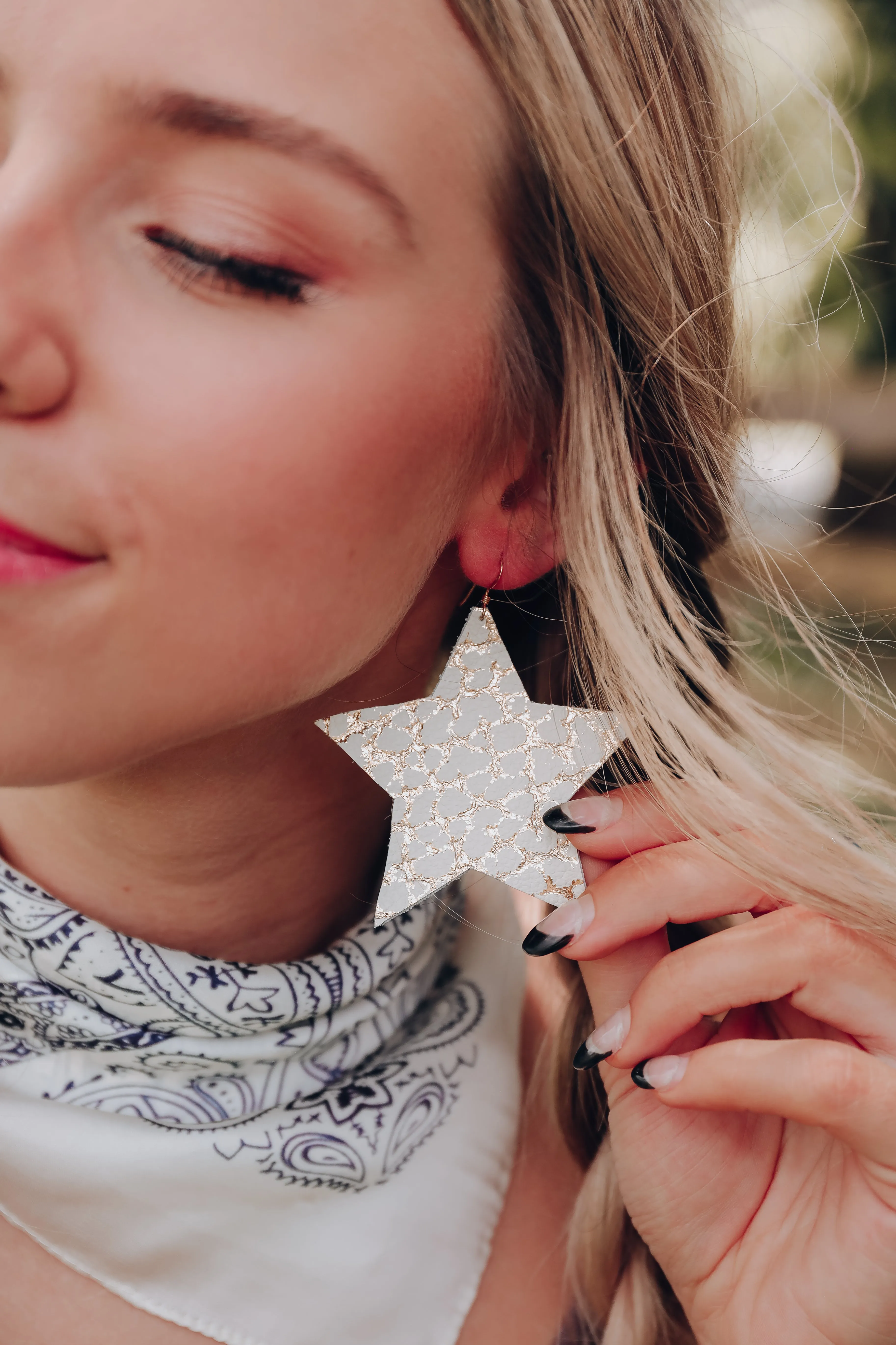 It's Own Light Leather Earrings - White/Gold