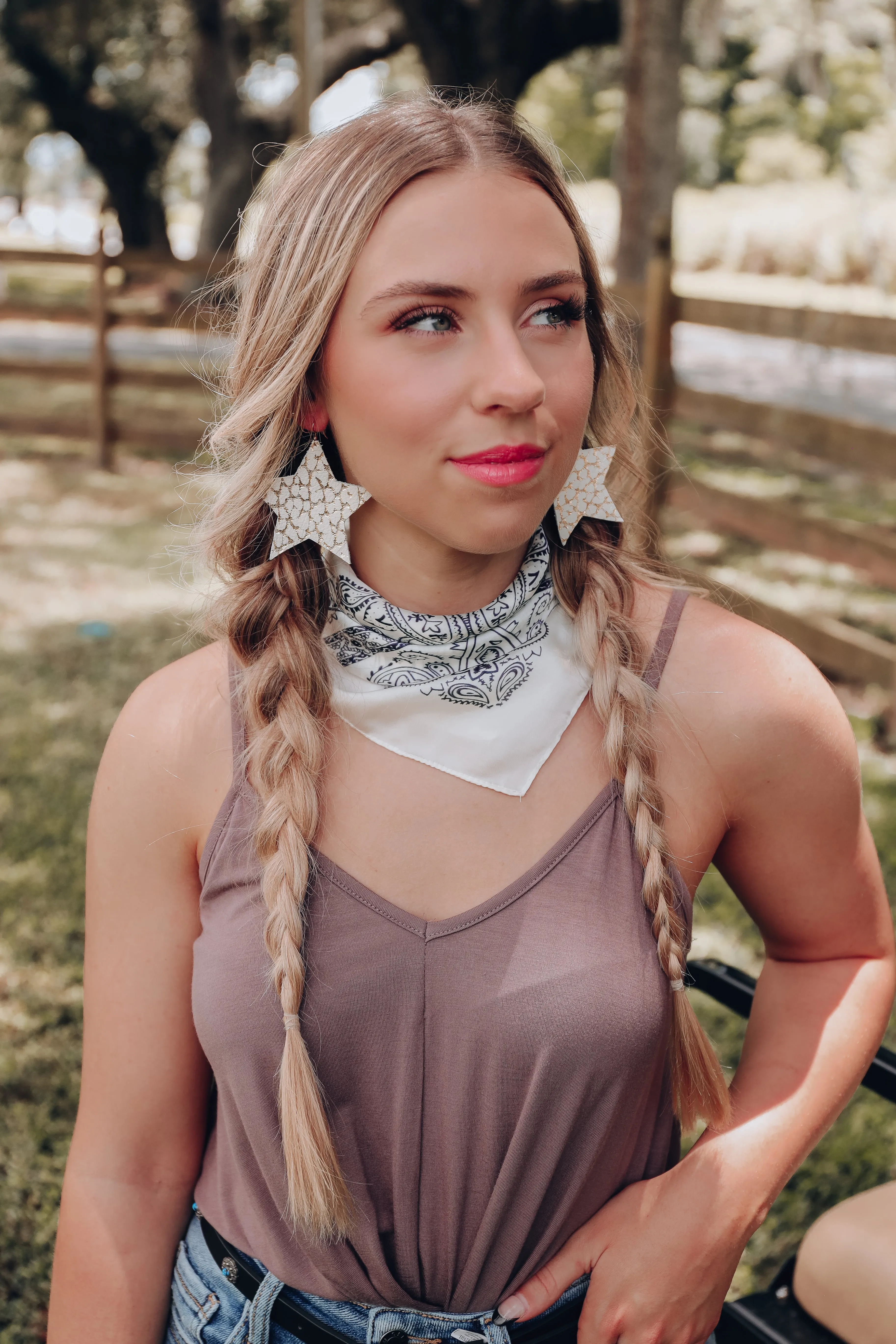It's Own Light Leather Earrings - White/Gold