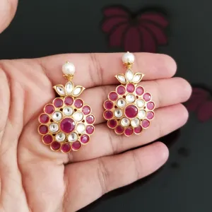 Kundan Studs With Gold Finish 22124