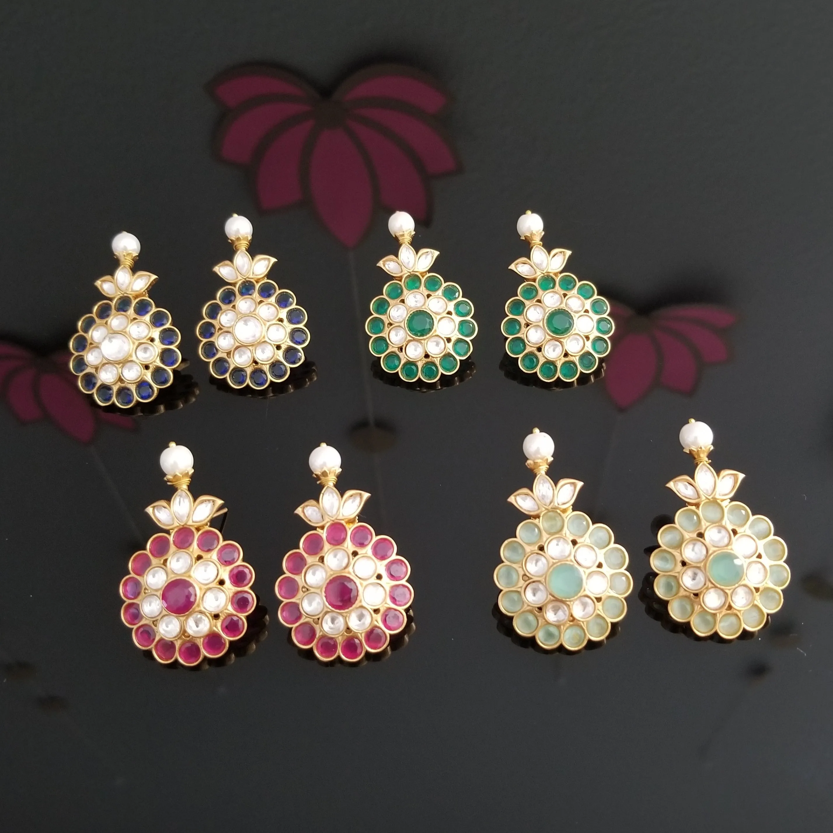Kundan Studs With Gold Finish 22124