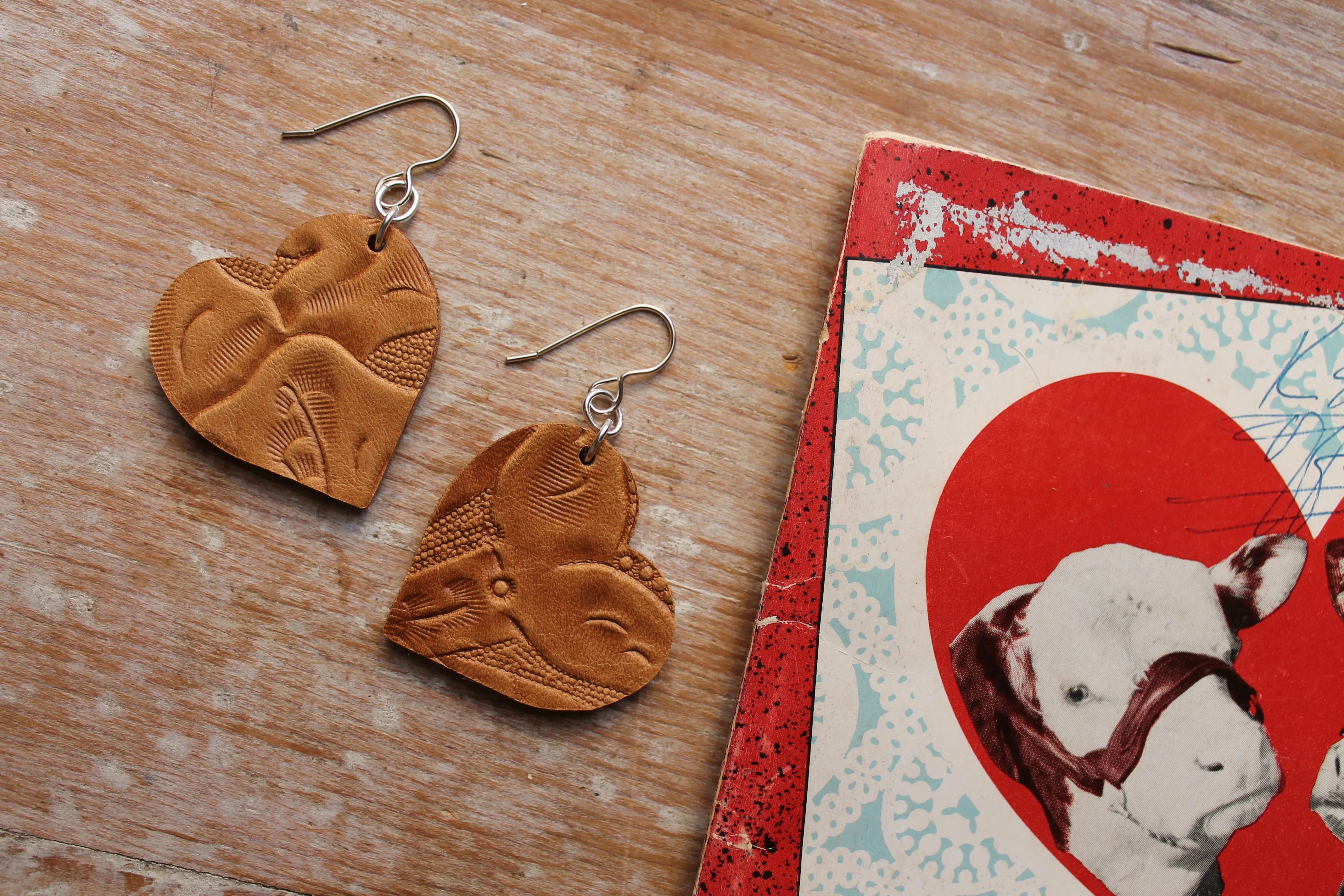 Med. Dangle Heart Earrings