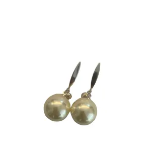 Pearl essence earrings accessory #4045