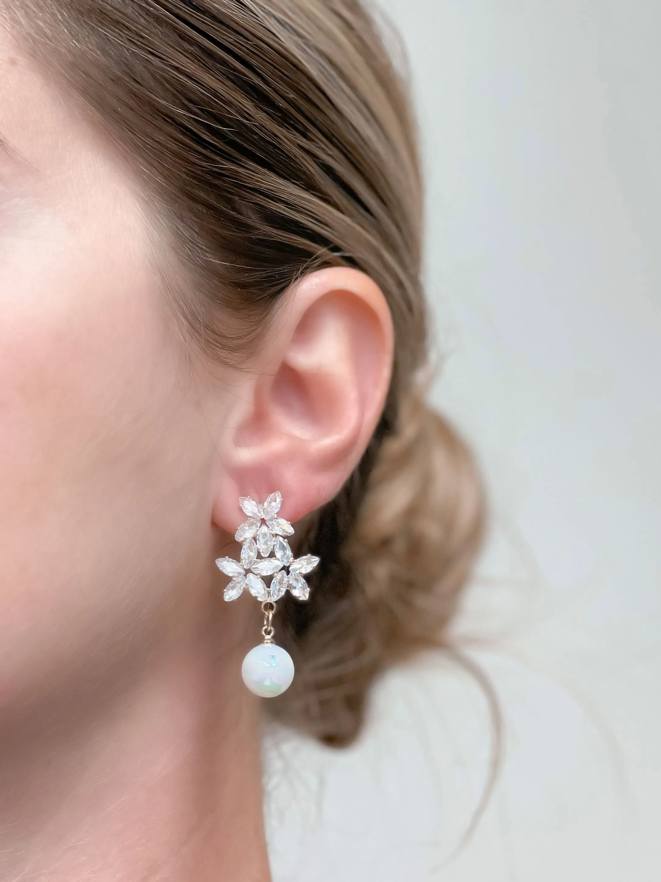 Rhinestone Star Post Pearl Drop Earrings - Gold