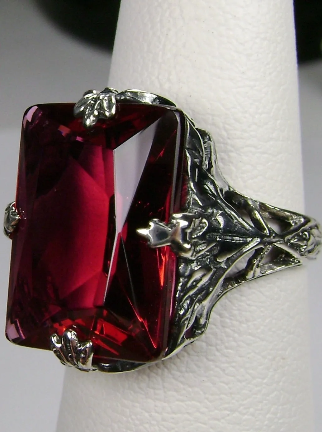 Ruby Ring, Art Deco 1930s Leaf and Floral Filigree Jewelry, D15