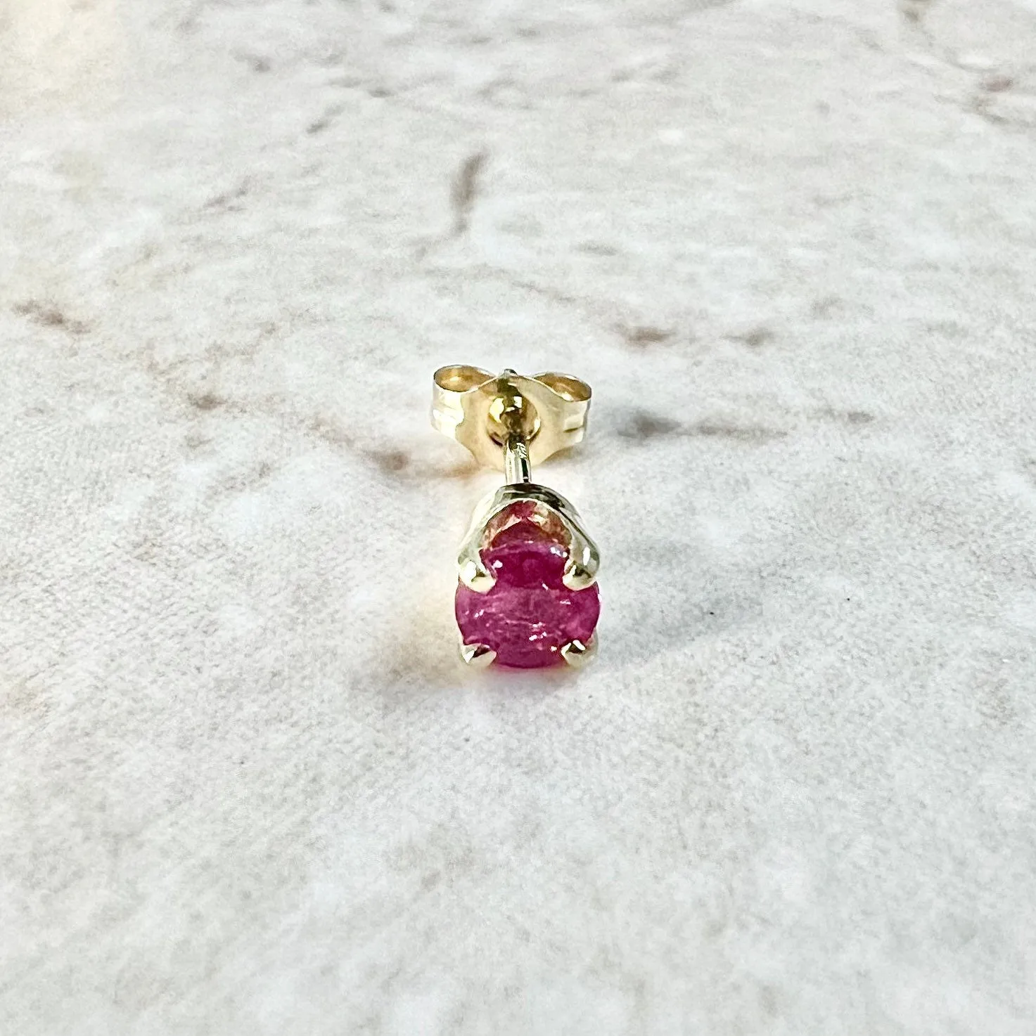 Single 14 Karat Yellow Gold Natural Ruby Stud Earring