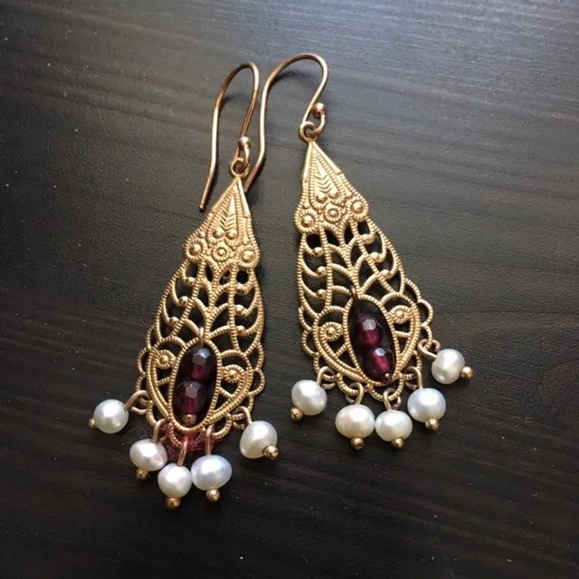 Solid Rose gold Garnet earrings - Temple