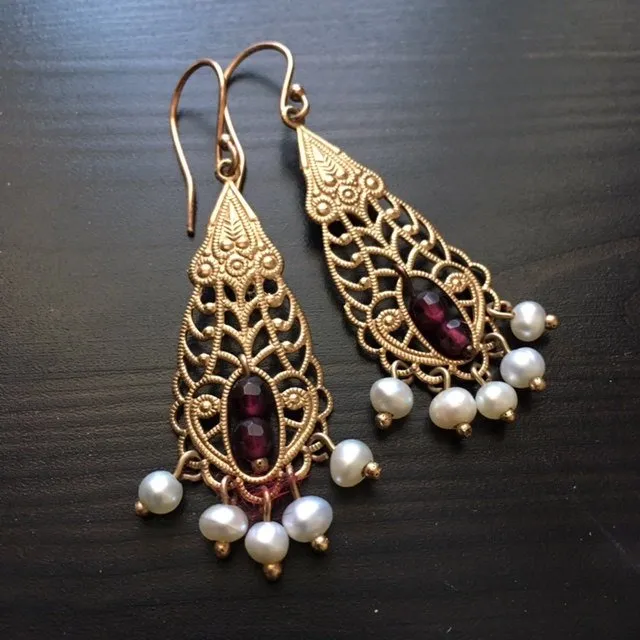 Solid Rose gold Garnet earrings - Temple