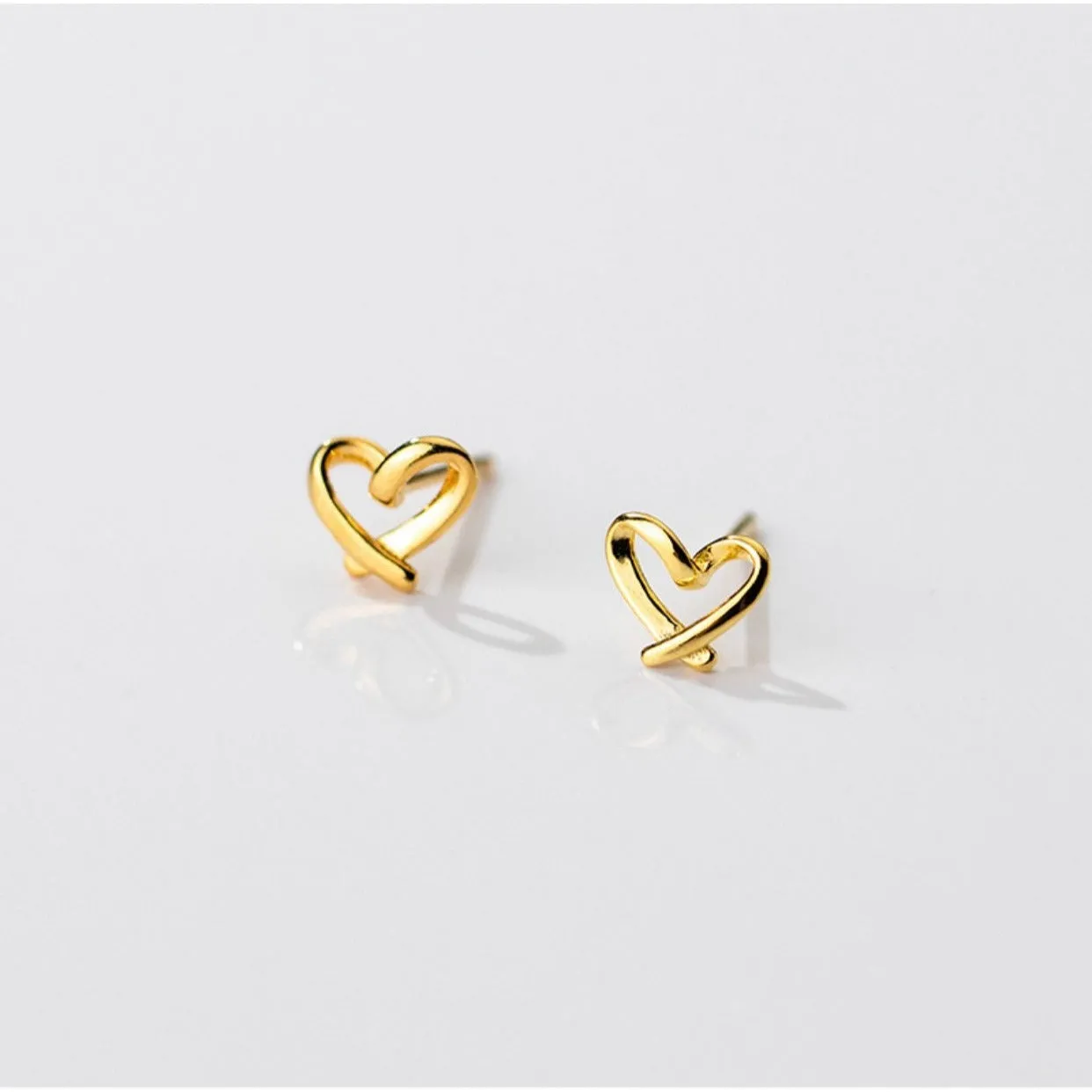 Tiny Heart Stud Earrings-Finger Heart Emoji Earrings-SS046