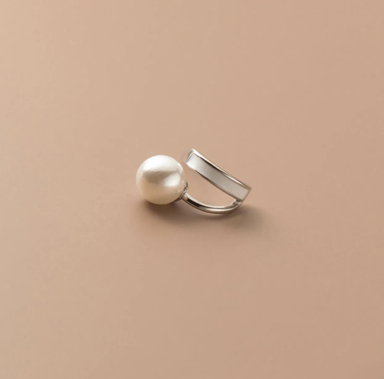 V shape Pearl Stud earrings-EOS010