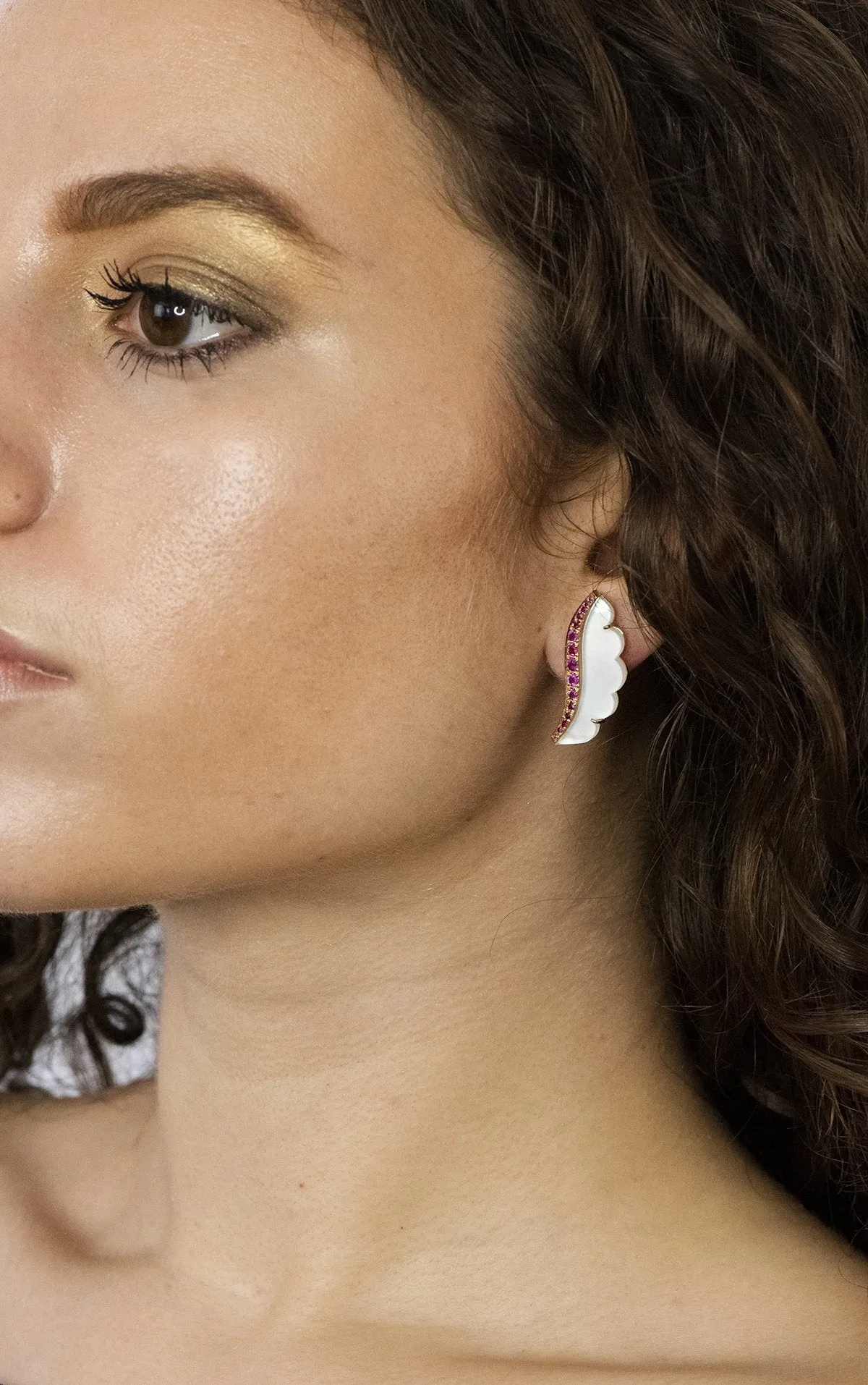 Van Cleef & Arpels 1.05 CTW Pink Sapphire Rock Crystal Mother Of Pearl 18 Karat Gold Ear-Clips Earrings