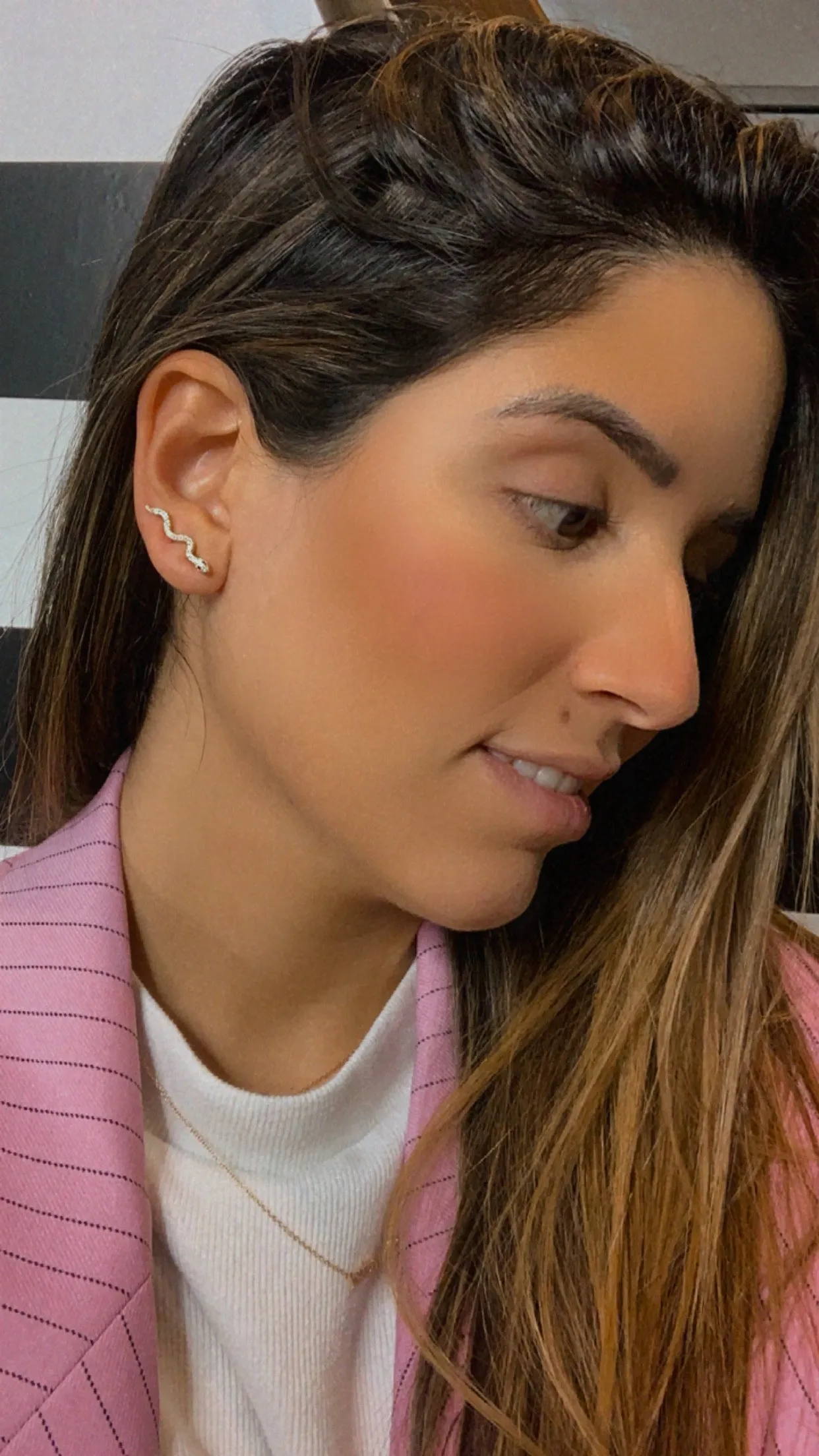 White Elysium Snake Ear Crawler