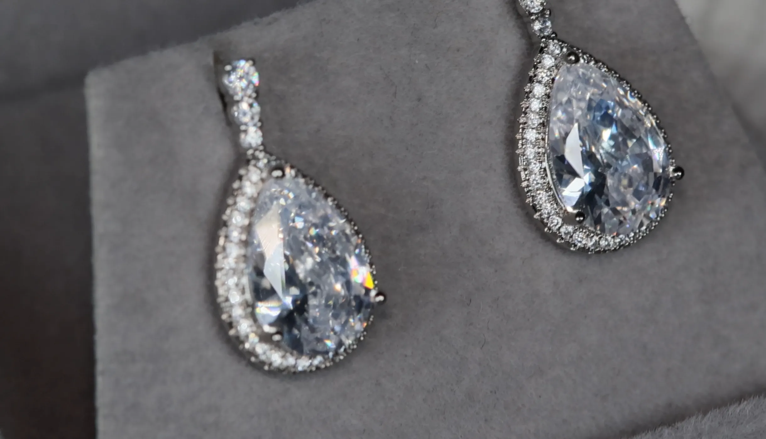 Womens Diamond Earrings | Pear cut diamond earrings