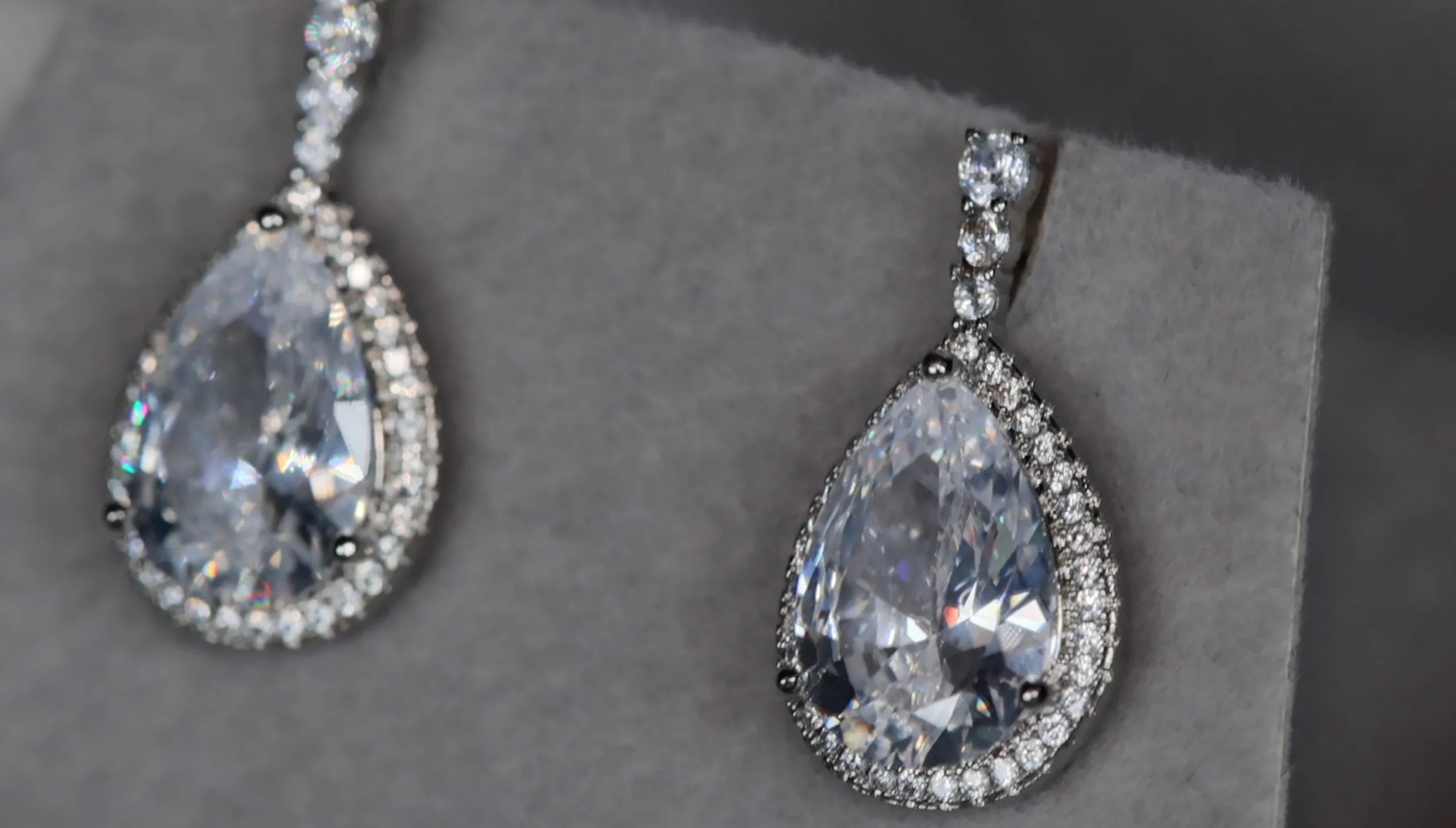 Womens Diamond Earrings | Pear cut diamond earrings