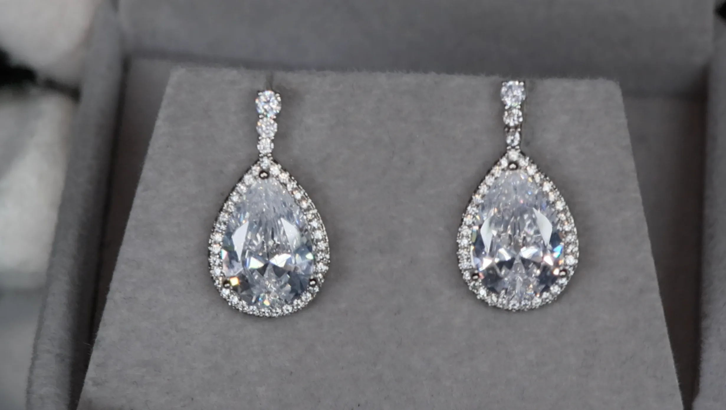 Womens Diamond Earrings | Pear cut diamond earrings