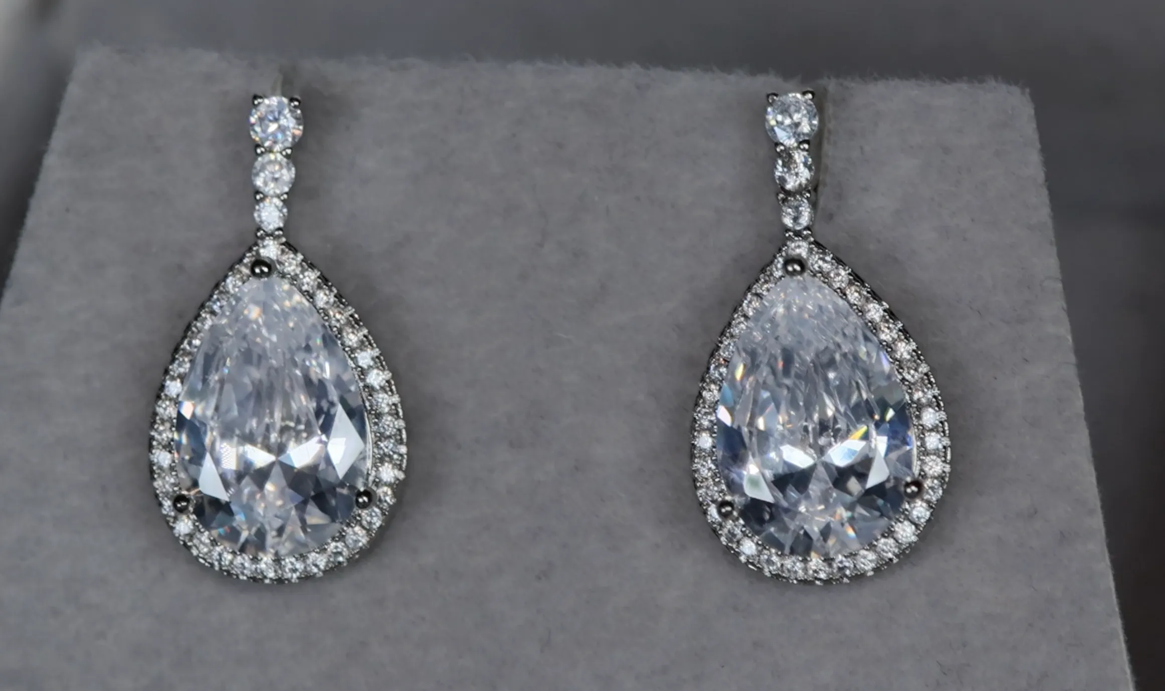 Womens Diamond Earrings | Pear cut diamond earrings